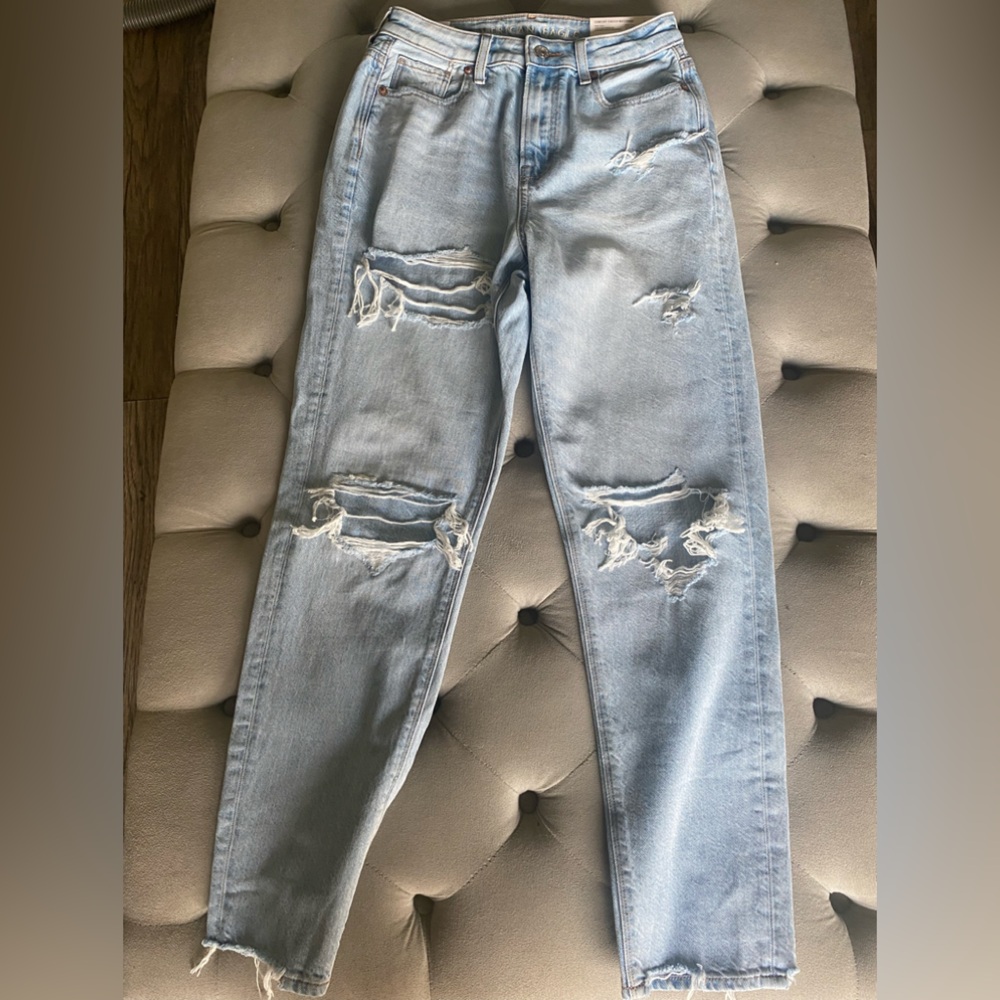 AMERICAN EAGLE DENIM BLUE RIPPED MOM JEANS